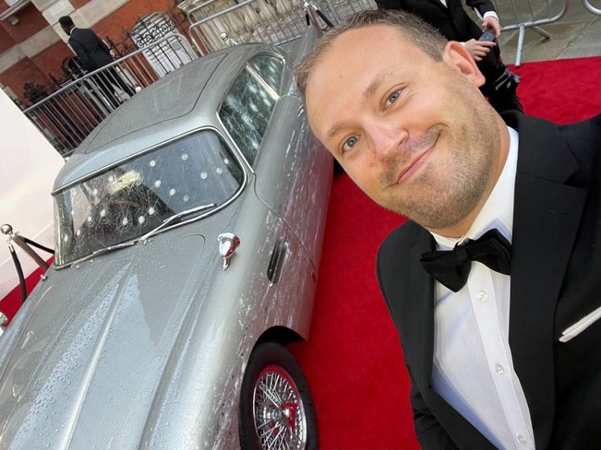 مهووس «بوند» ينفق 150 ألف دولار على تذكارات «007»