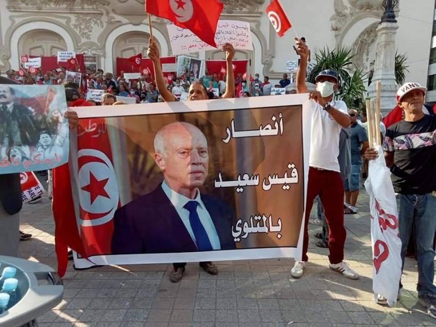 في مظاهرات حاشدة وبمحافظات عديدة.. التونسيون يطالبون بحل البرلمان ومحاسبة الإخوان