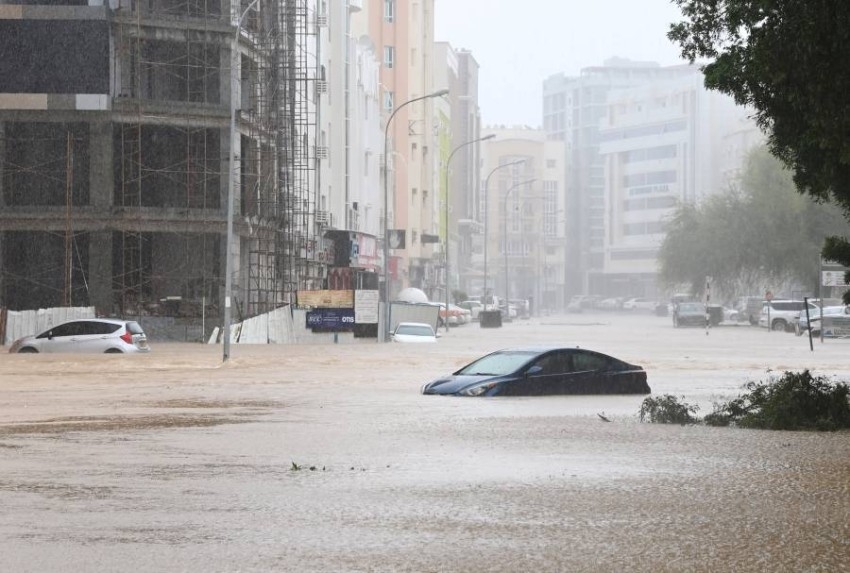 فيضانات وسيول وشوارع مغمورة من تأثير إعصار شاهين على سلطنة عمان