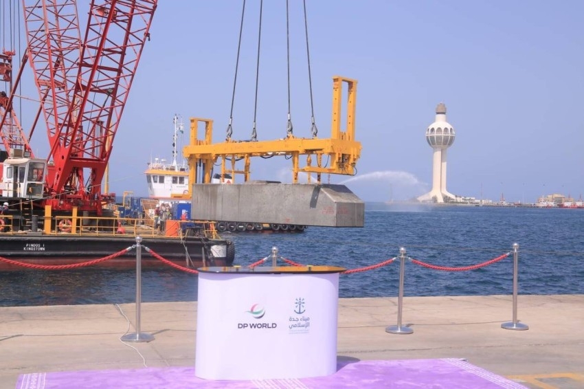 «موانئ دبي العالمية» و«الموانئ السعودية» تبدآن المرحلة الأولى من محطة الحاويات بميناء جدة