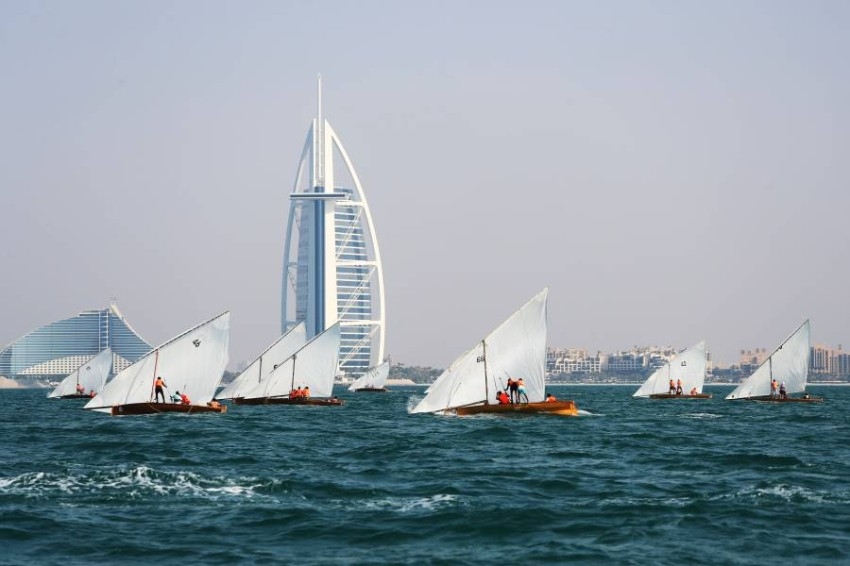 بمشاركة 35 قارباً.. افتتاح مميز للموسم البحري في دبي