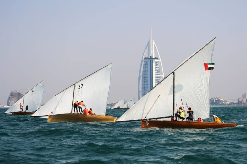 بمشاركة 35 قارباً.. افتتاح مميز للموسم البحري في دبي