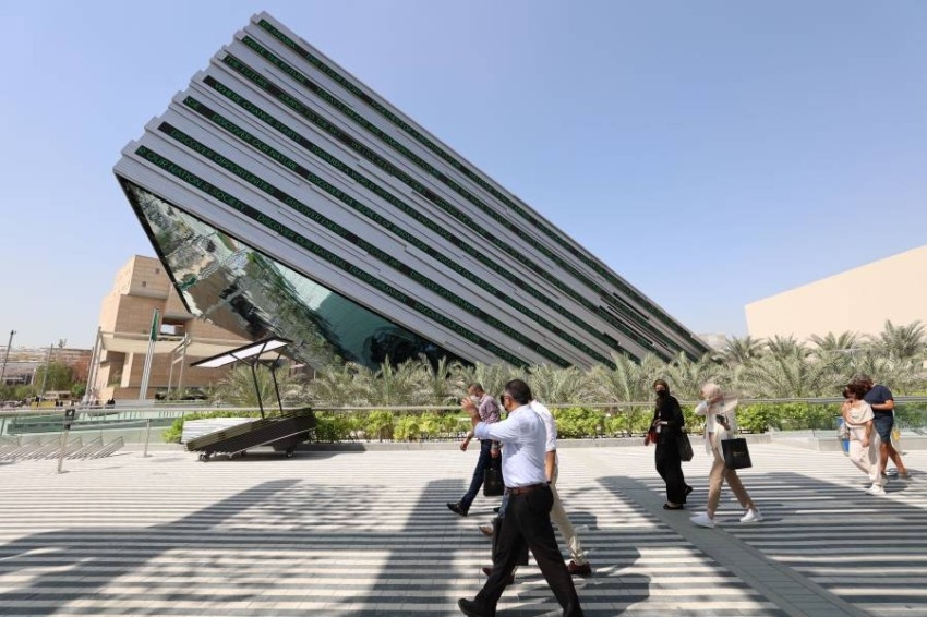 بالألواح الشمسية والمرايا العاكسة.. أجنحة تتلألأ في «إكسبو 2020 دبي»