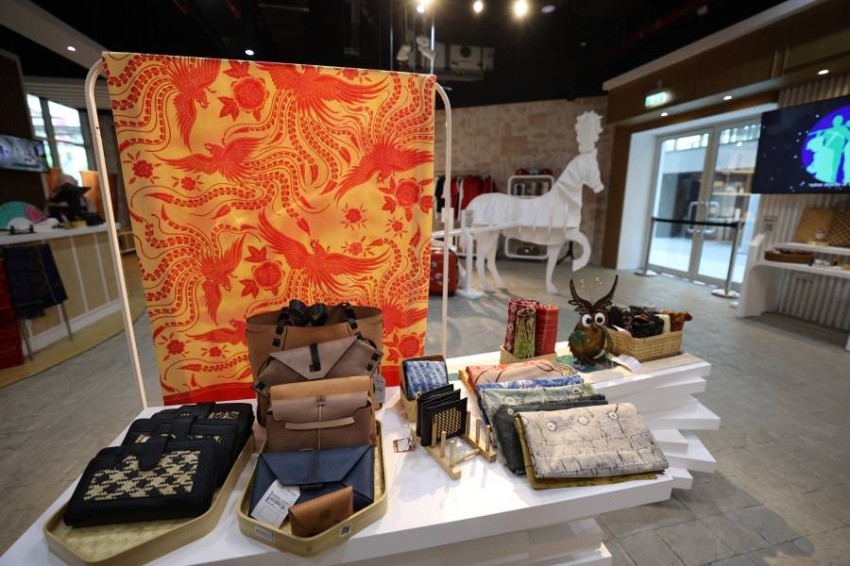 أزياء وصناعات تقليدية في جناح أندونيسيا ب"إكسبو 2020 دبي"