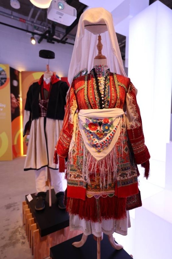 أزياء تقليدية وحيوانات محنطة في جناح مقدونيا الشمالية ب"إكسبو 2020 دبي"
