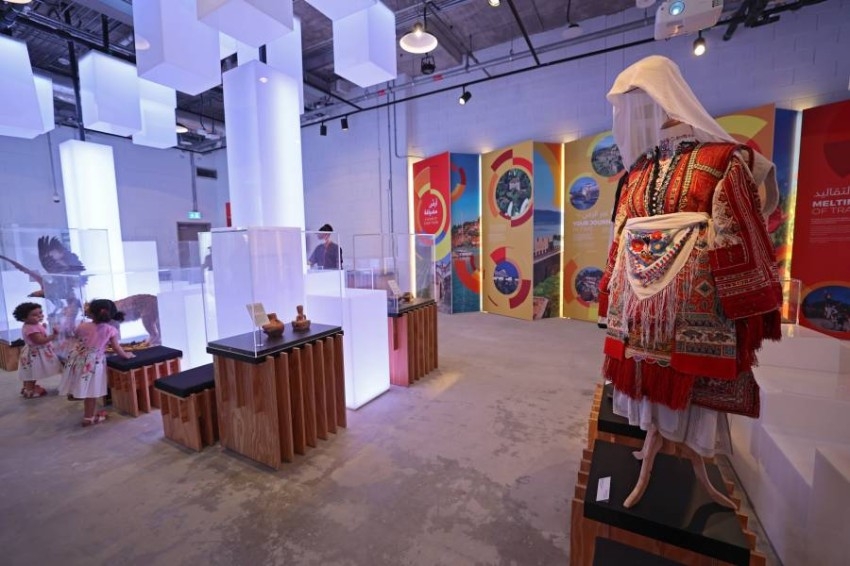 أزياء تقليدية وحيوانات محنطة في جناح مقدونيا الشمالية ب"إكسبو 2020 دبي"