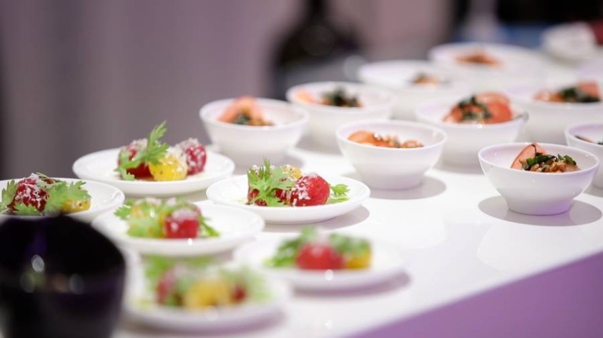 مأكولات وأطعمة وطبخ أمام الجماهير بجناح أذربيجان في إكسبو 2020 دبي