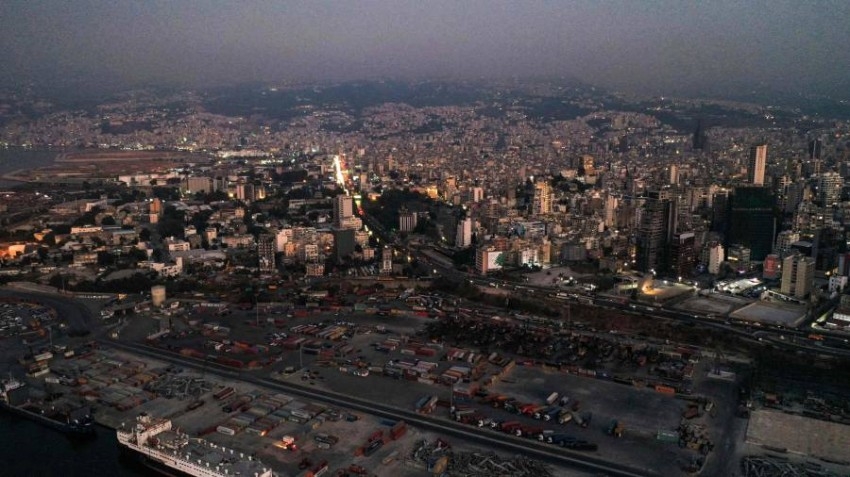 غروب الشمس على بيروت واستمرار انقطاع الكهرباء عنها