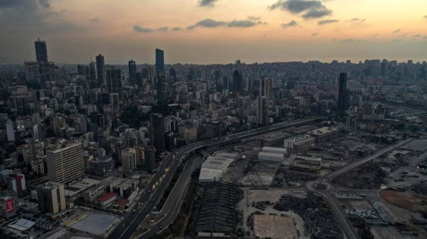 غروب الشمس على بيروت واستمرار انقطاع الكهرباء عنها