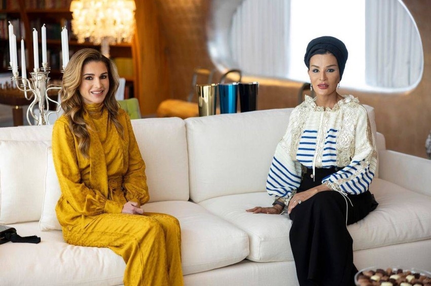 الملكة رانيا أنيقة باللون الأصفر الخردلي بأحدث مناسبة لها.. وظهور مميز للشيخة موزا