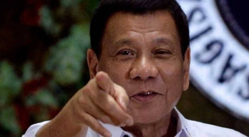 بعد مزحة «الفياجرا».. رئيس الفلبين يقترح تلقيح شعبه أثناء نومه