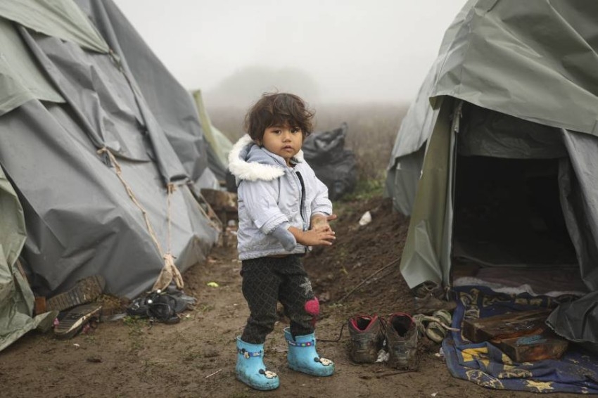 ألبوم صور.. أطفال المخيمات يواجهون برد البوسنة باللهو والسعال
