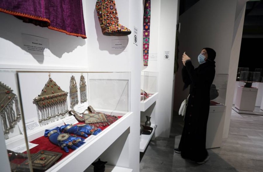 مشغولات وألبسة تقليدية بالجناح الأفغاني المشارك ب"إكسبو 2020 دبي"