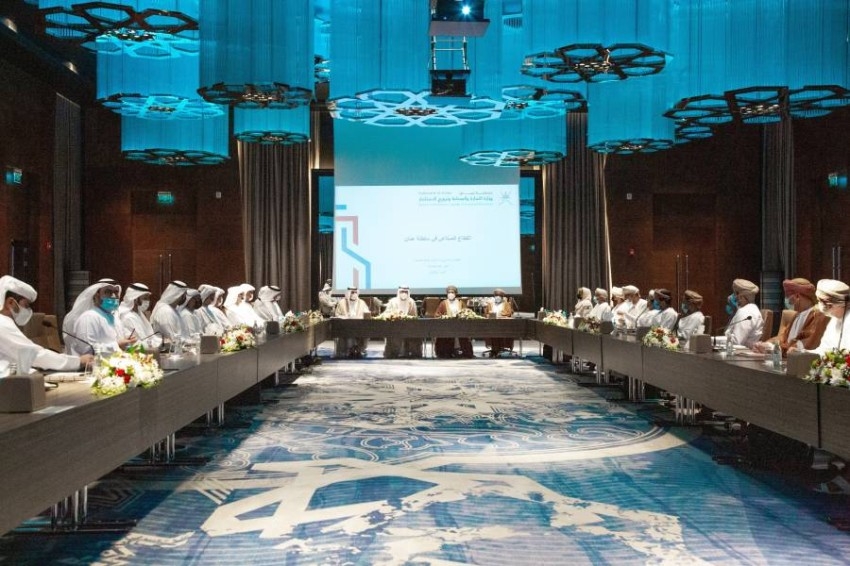 الإمارات وعُمان تبحثان تعزيز التعاون في مجالات الصناعة والتكنولوجيا المتقدمة