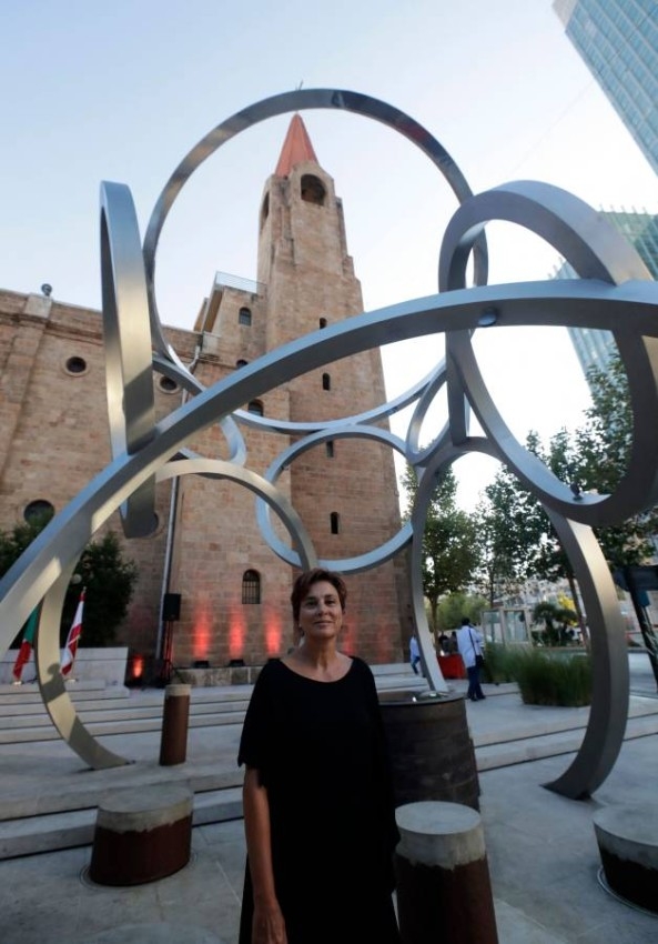 في بيروت منحوتة بعنوان "في الجانب الآخر من الزمن" للفنانة التشكيلية نايلة رومانوس
