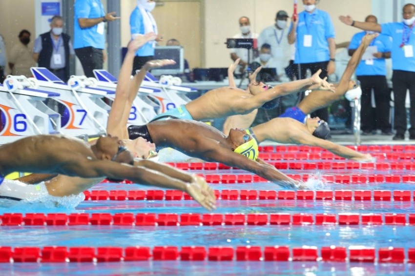 الإمارات تحصد 3 ميداليات في افتتاح البطولة العربية للسباحة بأبوظبي