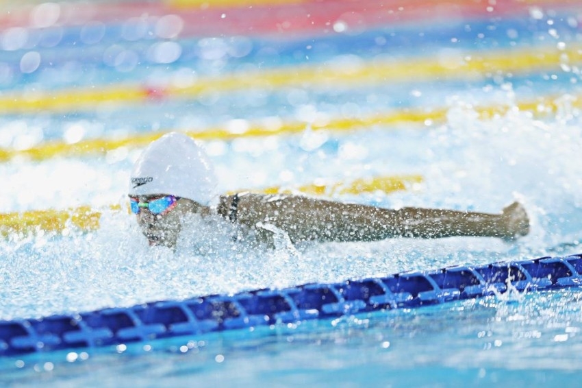 3 ذهبيات للإمارات في ثاني أيام عربية السباحة بأبوظبي