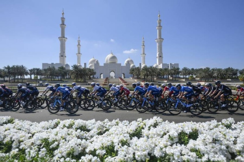 طواف الإمارات يدشن سباقات الاتحاد الدولي للدراجات