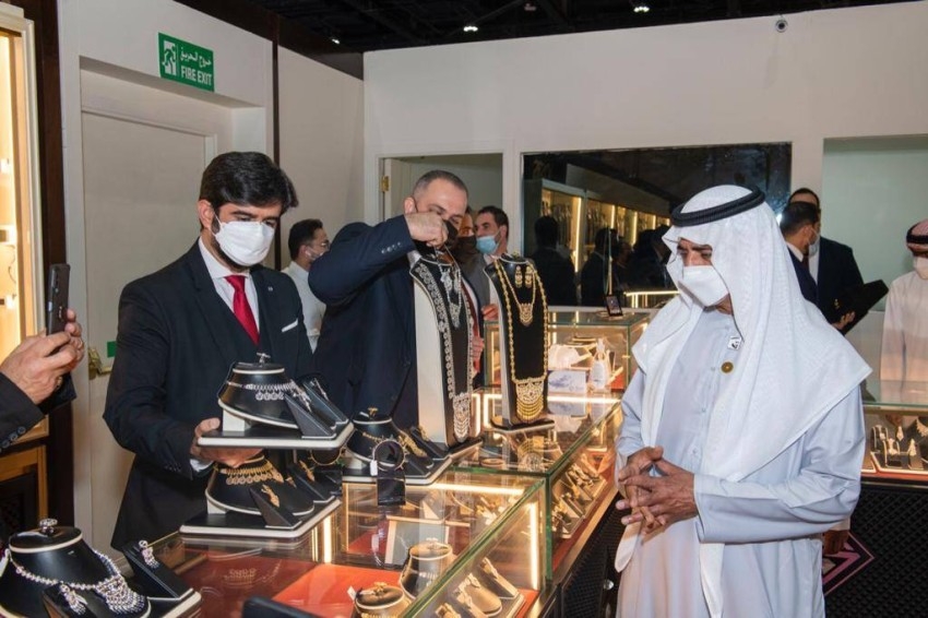 نهيان بن مبارك آل نهيان يفتتح معرض المجوهرات والساعات 2021