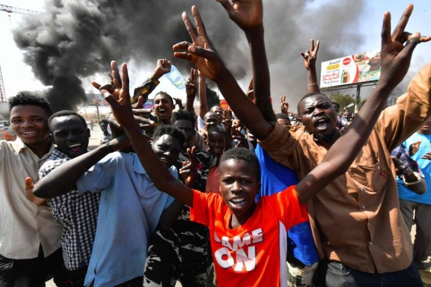 السودان: مظاهرة مليونية السبت.. وترقب دولي للحكومة الجديدة