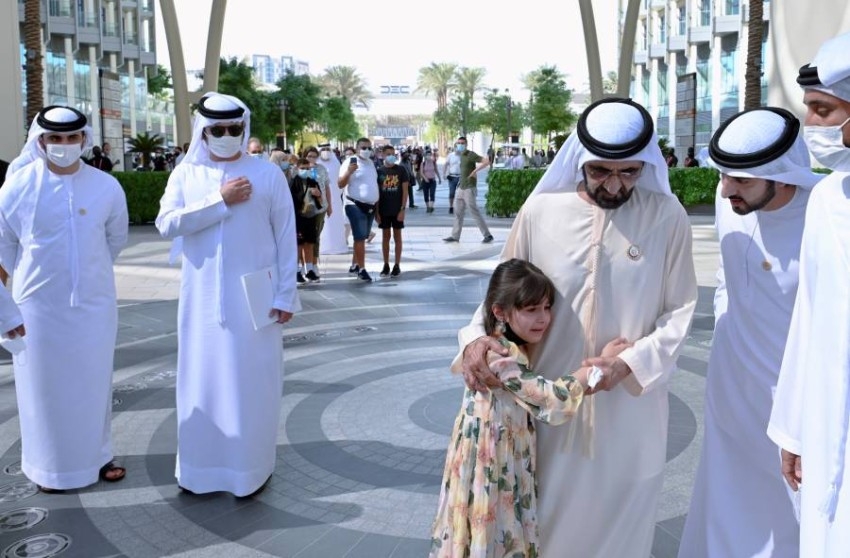 محمد بن راشد يحقق أمنية طفلة بلقائها في إكسبو دبي