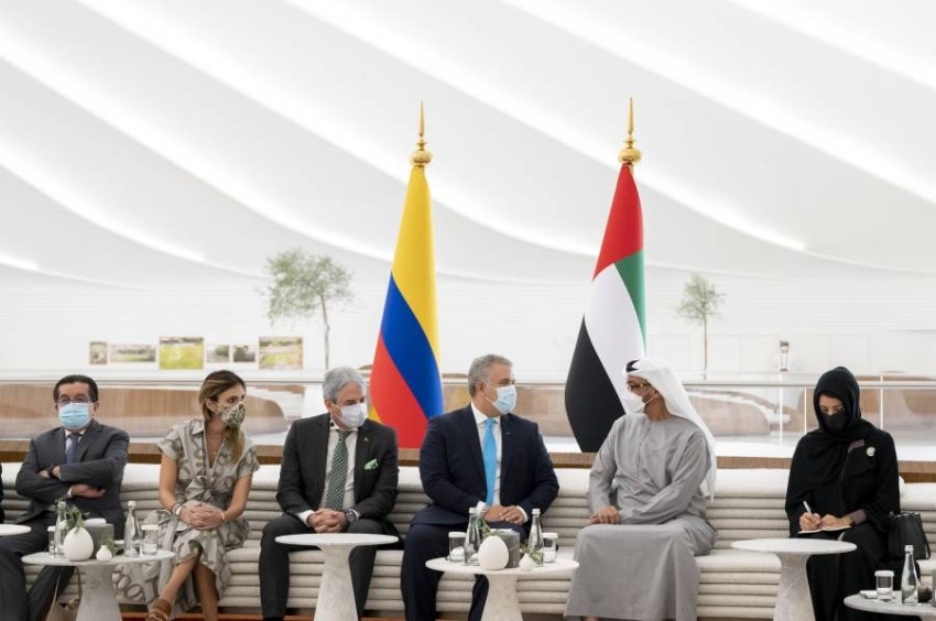 محمد بن زايد يستقبل رئيس كولومبيا في جناح الإمارات بإكسبو