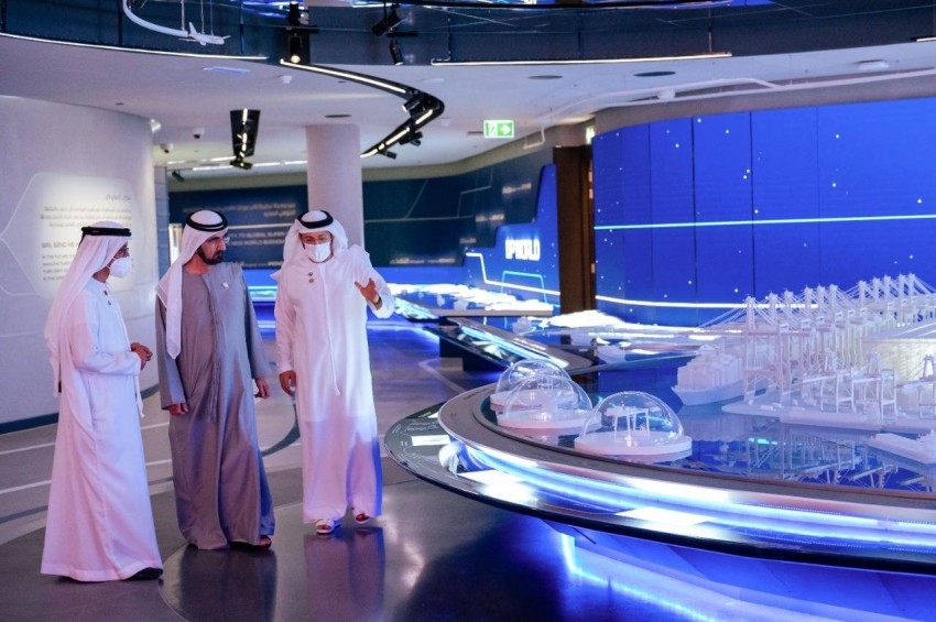 محمد بن راشد يزور جناح «دي بي ورلد» في «إكسبو 2020 دبي»
