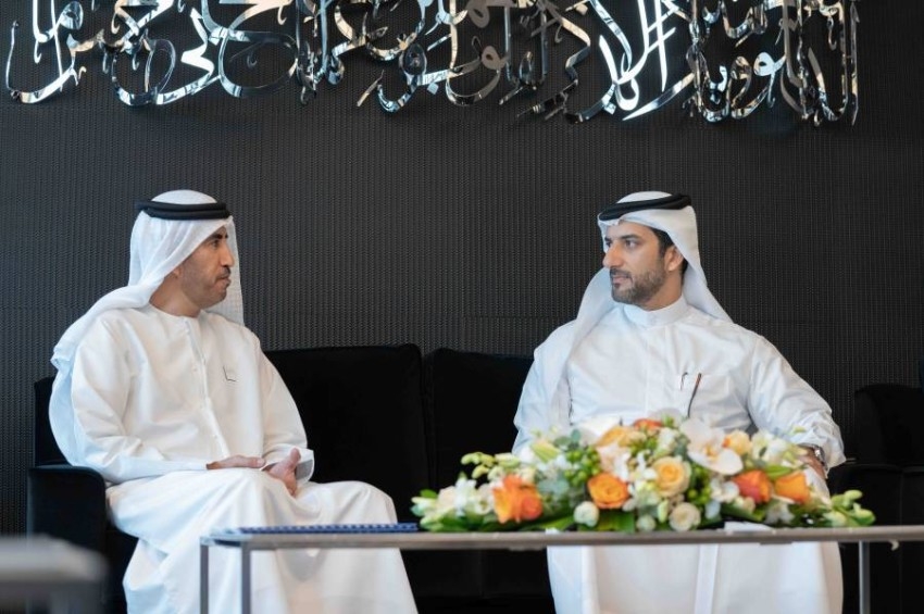 سلطان بن أحمد القاسمي يلتقي أمين عام مجلس تنافسية الكوادر الإماراتية