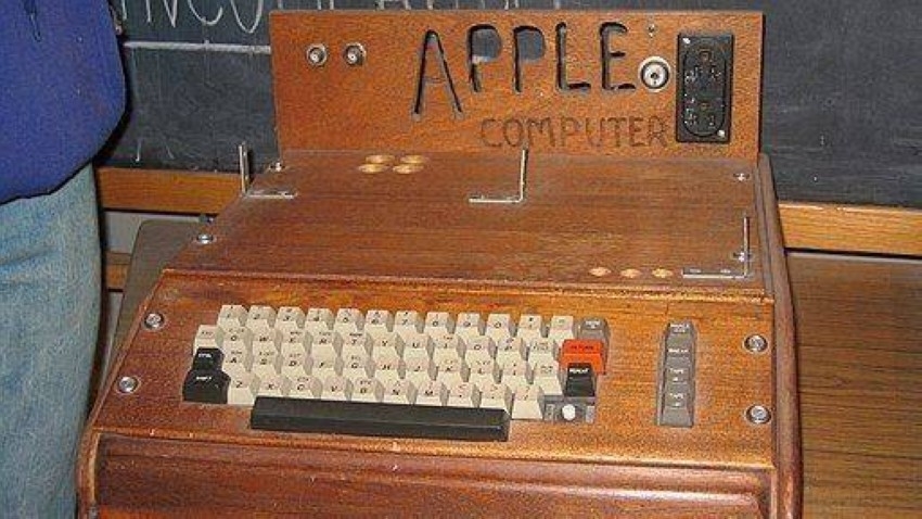 بمليون دولار.. مزاد على نسخة من أول كمبيوتر أنتجته «أبل»