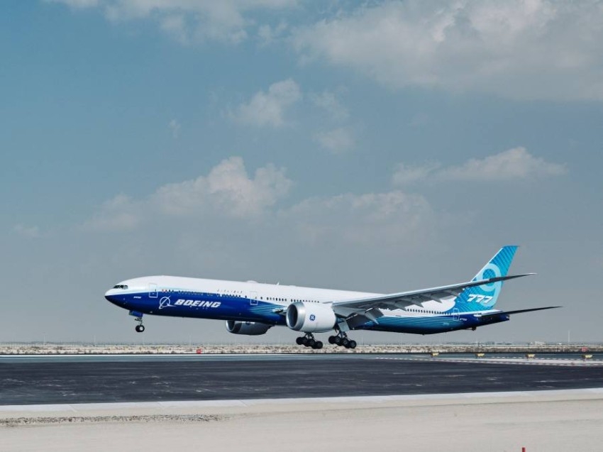 وصول طائرة بوينغ 777 إكس إلى دبي للمشاركة في معرض دبي للطيران 2021
