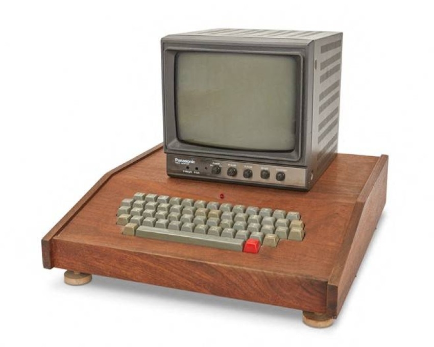 أول كمبيوتر أنتجته أبل يباع بقيمة خيالية