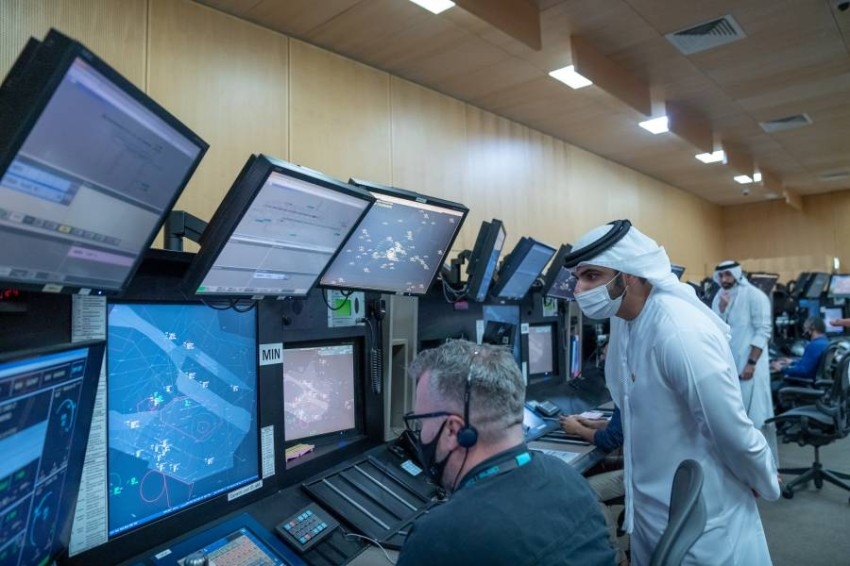 منصور بن محمد يزور مؤسسة خدمات الملاحة الجوية في دبي ومطار آل مكتوم