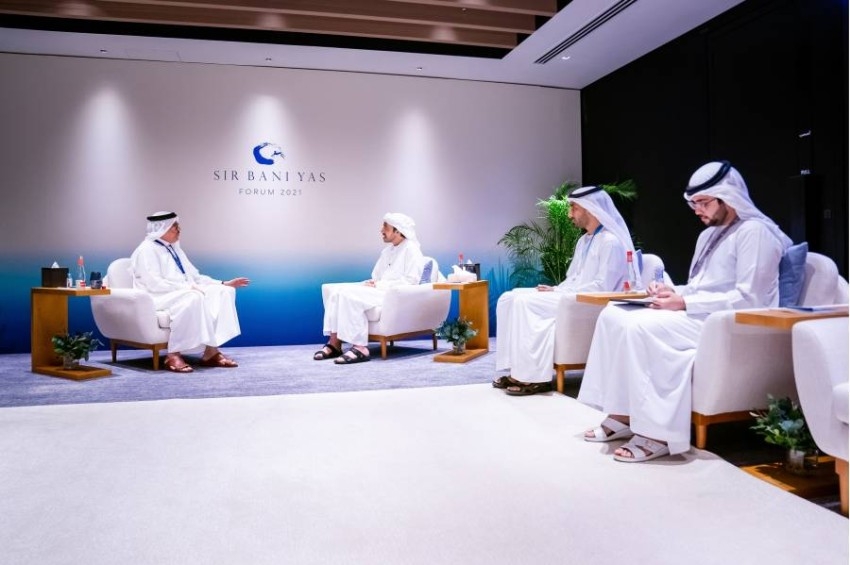عبدالله بن زايد ووزير خارجية البحرين يبحثان تعزيز آفاق التعاون