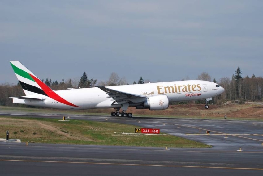 «طيران الإمارات» تطلب طائرتي شحن من «طراز 777» من «بوينغ»