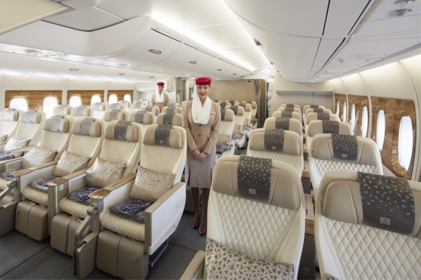 «طيران الإمارات» تعلن عن برنامج لتزويد 105 طائرات بـ«السياحية الممتازة»
