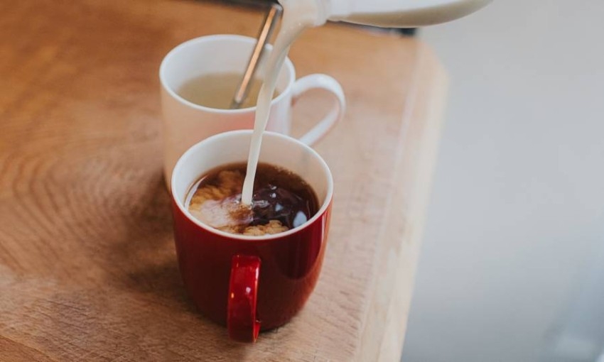 دراسة.. تناول الشاي والقهوة يقلل خطر الخرف والسكتة الدماغية