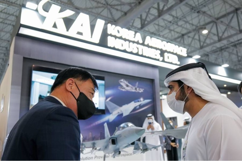 حمدان بن محمد يزور معرض دبي للطيران