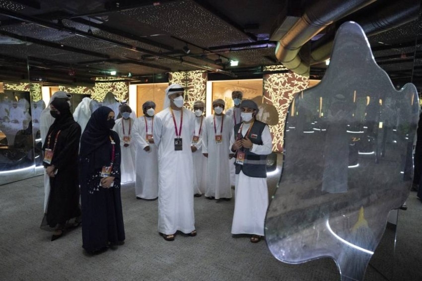 خالد بن محمد بن زايد يزور جناحَي السعودية وعُمان في «إكسبو دبي»