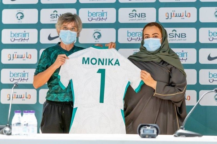 مونيكا ستاب.. تعرف على أول مدربة لمنتخب السعودية لكرة القدم للسيدات