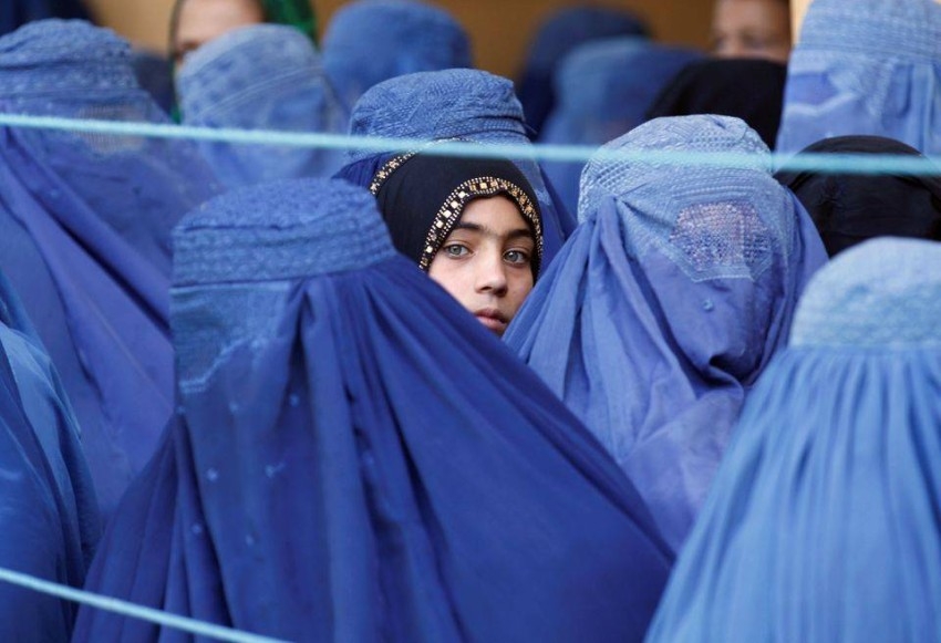 «طالبان» تدعو لوقف بث مسلسلات تظهر فيها نساء