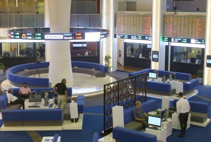 سوق دبي المالي يتراجع هامشياً في مستهل جلسة الثلاثاء