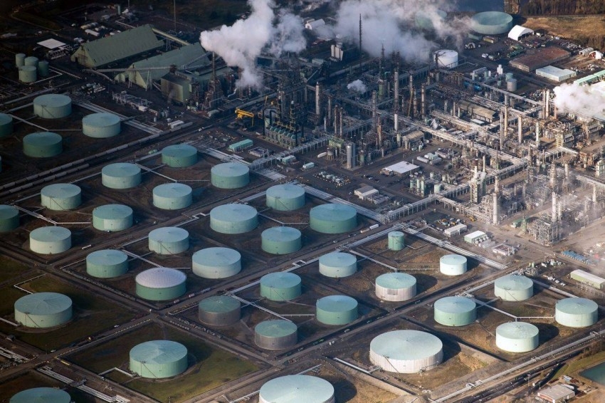 بايدن يتحدى أوبك+ بـ50 مليون برميل من احتياطي النفط الاستراتيجي