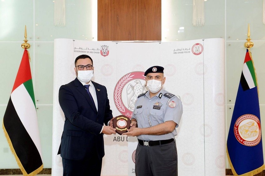 شرطة أبوظبي تفوز بجائزتين دوليتين في «المرونة المؤسسية»