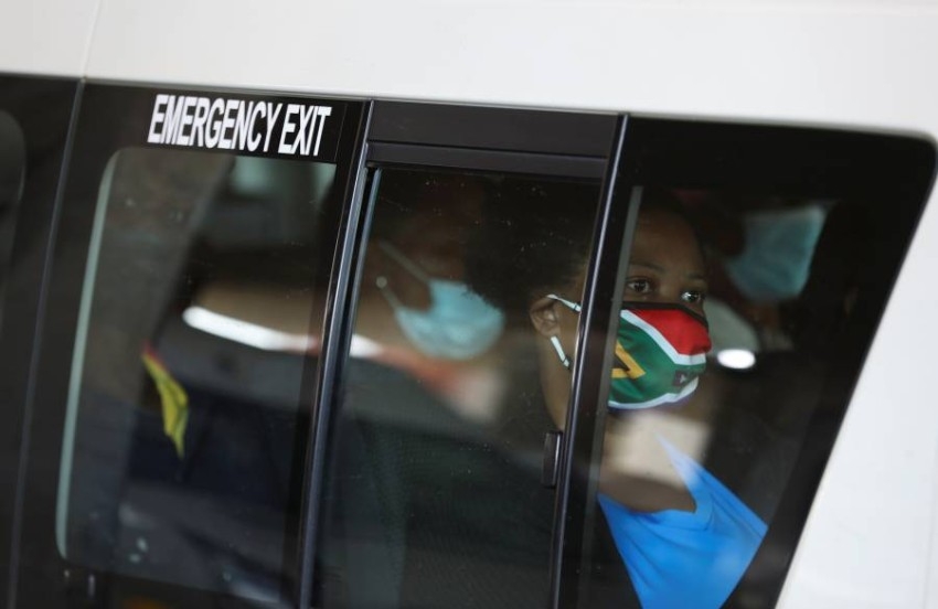 جنوب أفريقيا: قرار بريطانيا حظر السفر بسبب متحور كورونا الجديد يبدو «متسرعاً»