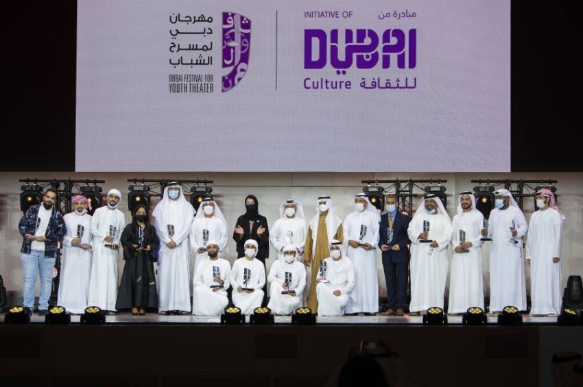 نهيان بن مبارك يتوج فرقة ياس بجائزة «دبي لمسرح الشباب»