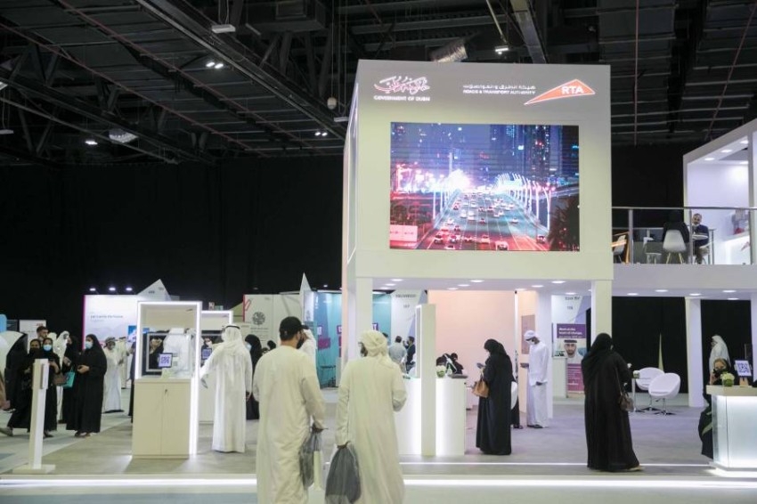 «طرق دبي» توقع عروض عمل لـ71 خريجاً في «الإمارات للوظائف»