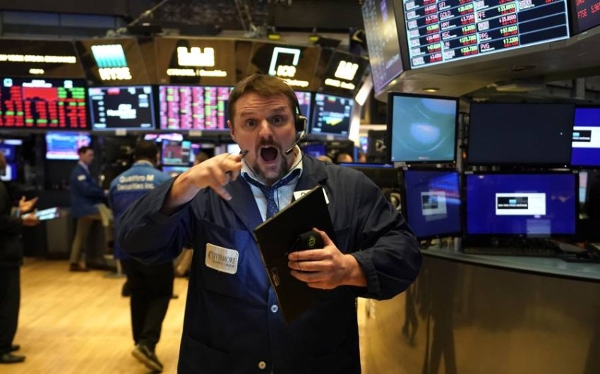 متحور «كورونا» الجديد يدفع أسواق الأسهم العالمية للتراجع