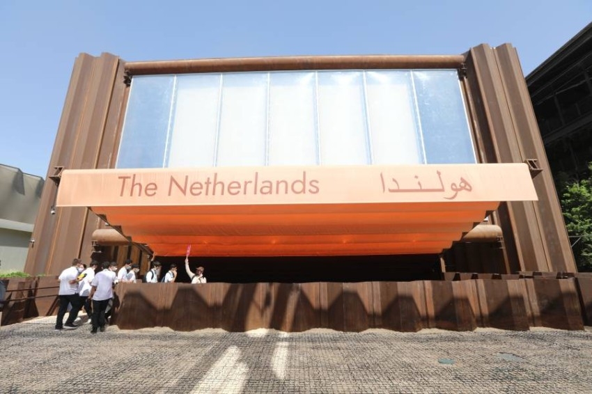 مريم المهيري تطلع على أبرز مشاريع الاستدامة في جناح هولندا بـ«إكسبو 2020»