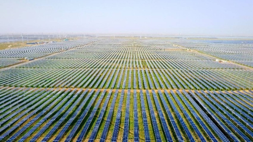 «القابضة» و«طاقة» تستكشفان فرص الاستثمار في قطاع الطاقة بكازاخستان