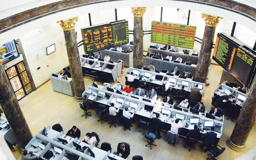 ضغوط بيعية للأجانب تكبد أسهم بورصة مصر 2.9 مليار جنيه خسائر سوقية